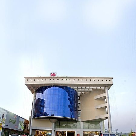 Lotus 8 Hotel Nedumbassery Exterior foto