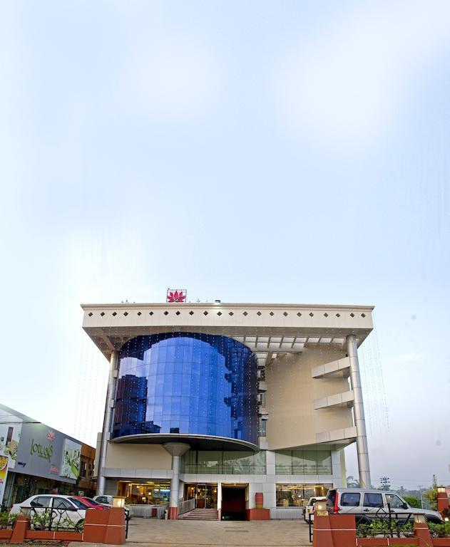 Lotus 8 Hotel Nedumbassery Exterior foto